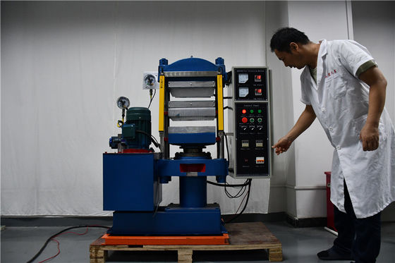 25T Flat Vulcanizer สําหรับกดผลิตภัณฑ์แบบปั้นต่าง ๆ 350 × 350 มม.