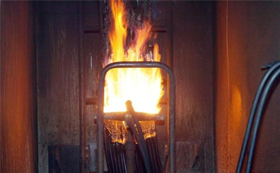 เครื่องทดสอบการเผาไหม้ของสายไฟและสายเคเบิลแบบรวมกลุ่ม, เครื่องทดสอบสายไฟและสายเคเบิลแบบรวมกลุ่มที่ติดตั้งในแนวตั้ง