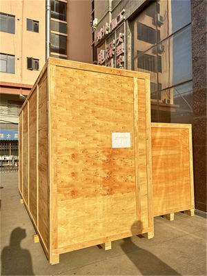 ห้องปฏิบัติการทดสอบ ดำเนินการทดสอบความต้านทานการลามของเปลวไฟในแนวตั้งบนตัวนำ อุปกรณ์ทดสอบ